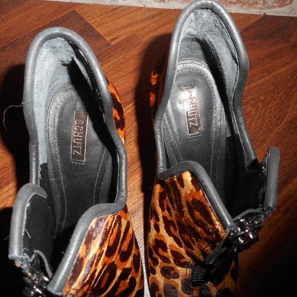 NIB Schutz Leopard peep toe heeled booties, size 8 - Picture 5 of 8